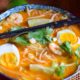 Laksa, köstliche Nudelsuppe mit Garnelen aus Singapur