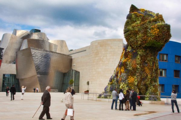 Guggenheim Museum in Bilbao – Puppy on Jeff Koons