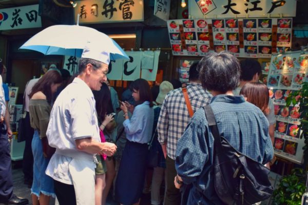 Sushilokale am Fischmarkt in Tokio