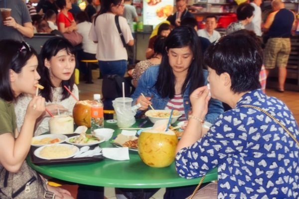 Essen gehen in Singapur: Foodcourt in Chinatown