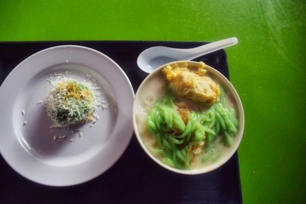 Essen gehen in Singapur: Malaiische Süßigkeiten