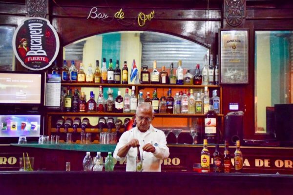 Roadtrip durch Kuba: Bar in Havanna Vieja