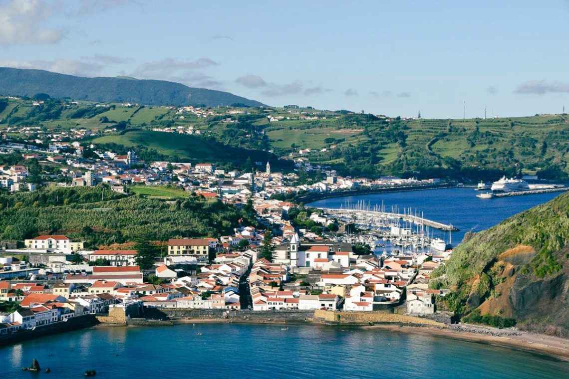 Inselhopping auf den Azoren: Blick auf Horta/Faial