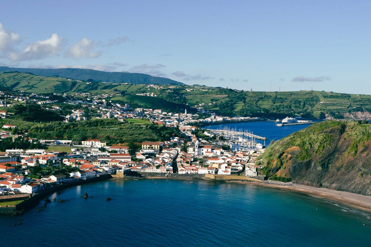 Inselhopping auf den Azoren: Blick auf Horta/Faial