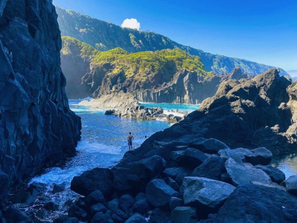 Inselhopping auf den Azoren: Sao Jorge: Badeplatz Poça de Simao Dias in der Fala do Ouvidor