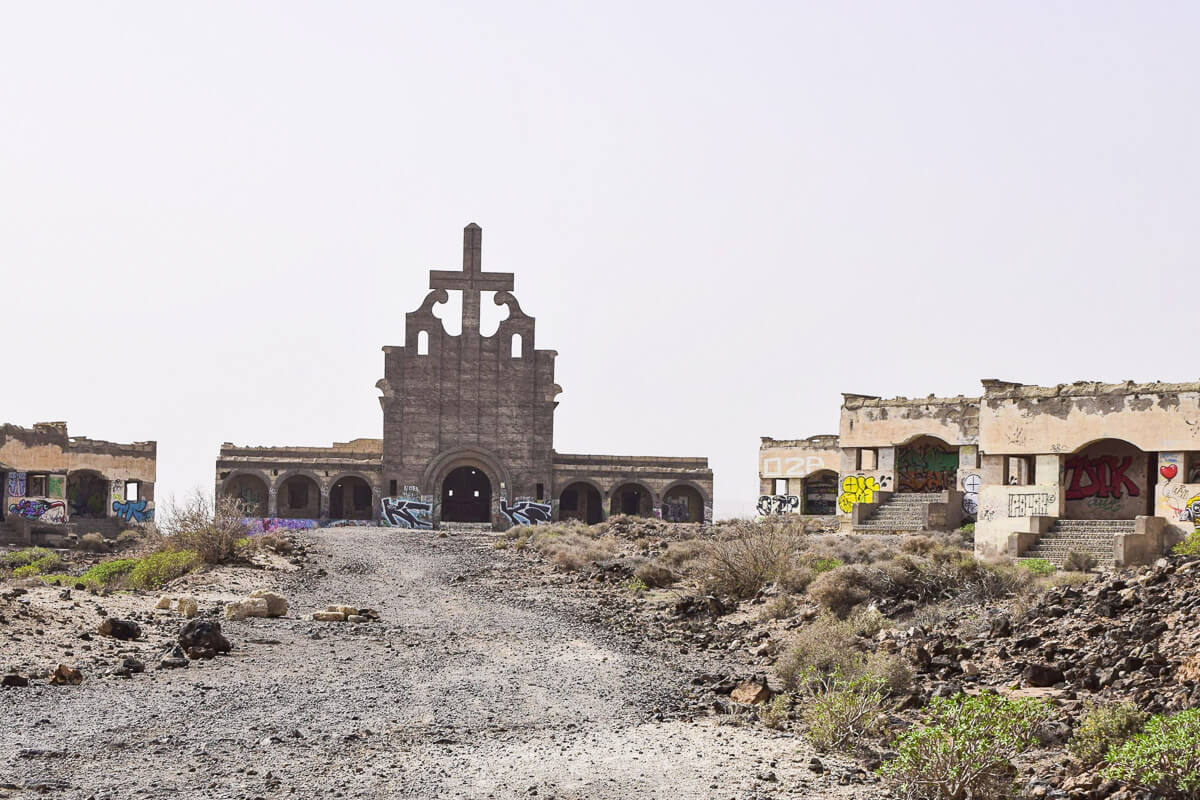 Lost Places auf Teneriffa: Kirche der Leprakolonie Los Abades mit Graffitis