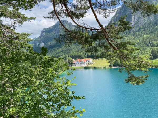 Sehenswürdigkeiten in Füssen und Umgebung: Alpsee mit Blick auf Neuschwanstein