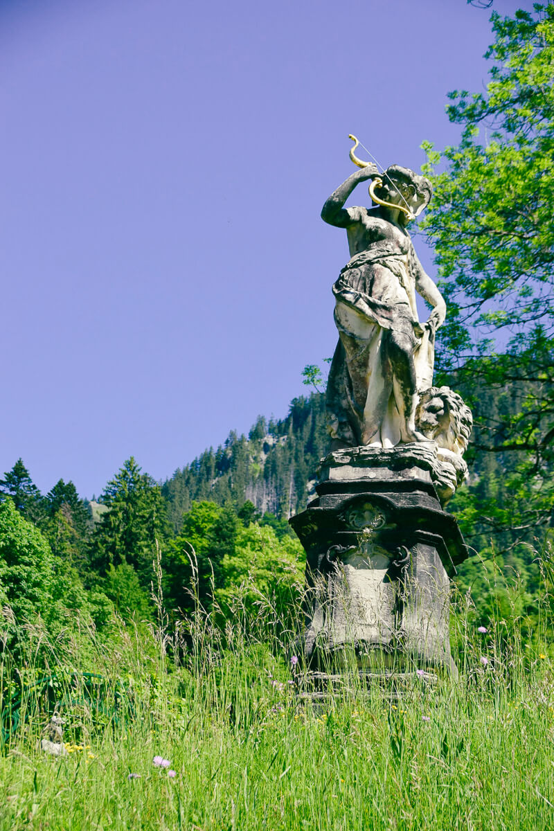 Jagdgöttin Diana im Schlosspark von Linderhof