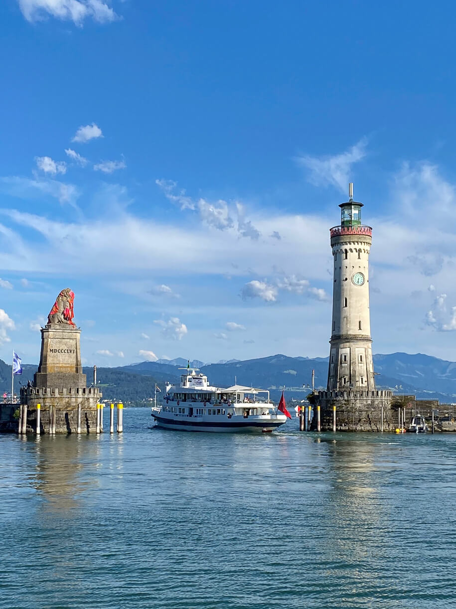 Lindau am Bodensee: Hafeneinfahrt mit bayerischem Löwen und Leuchtturm