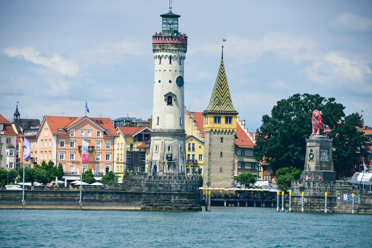 Lindau am Bodensee: Hafeneinfahrt mit Leuchtturm