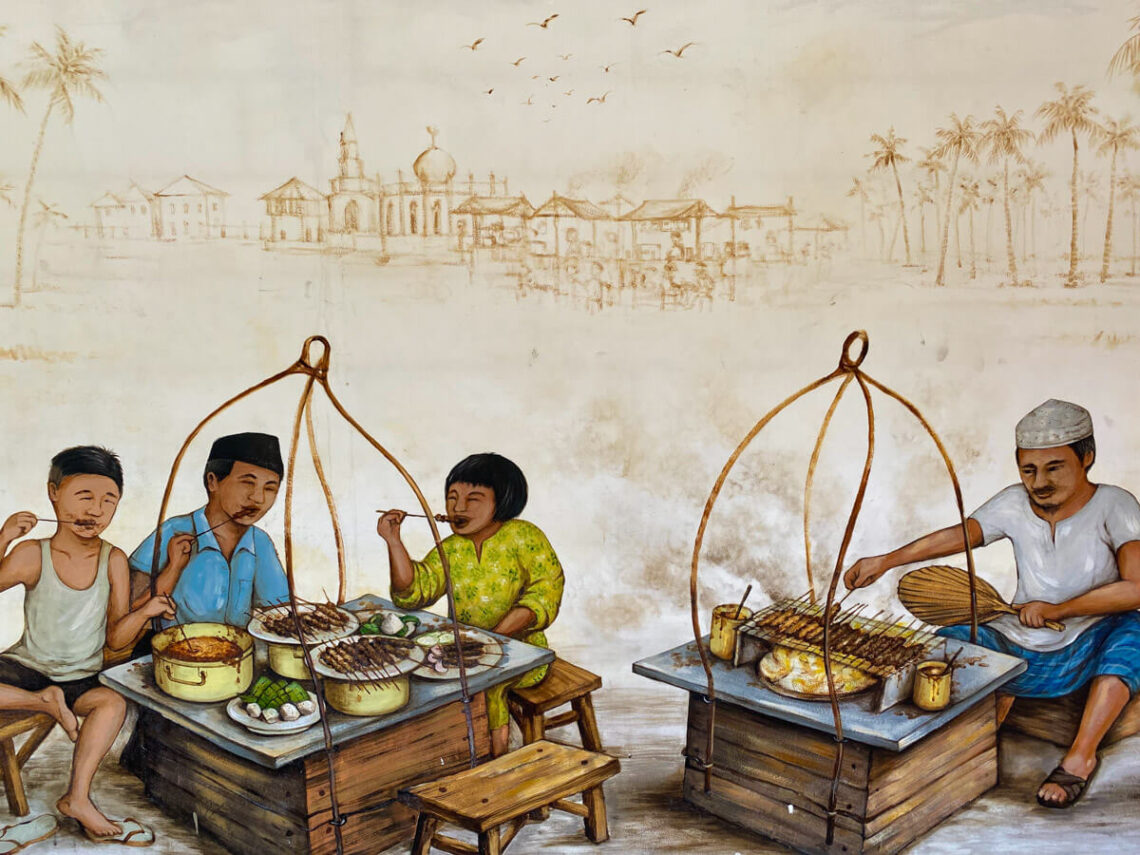 Essen gehen in Singapur: Mural mit Satay-Grillstand