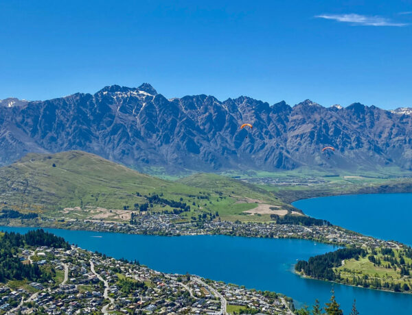Aktivitäten in Queenstown Neuseeland: Blick vom Bob's Peak auf den Lake Wakatipu und die Remarkables
