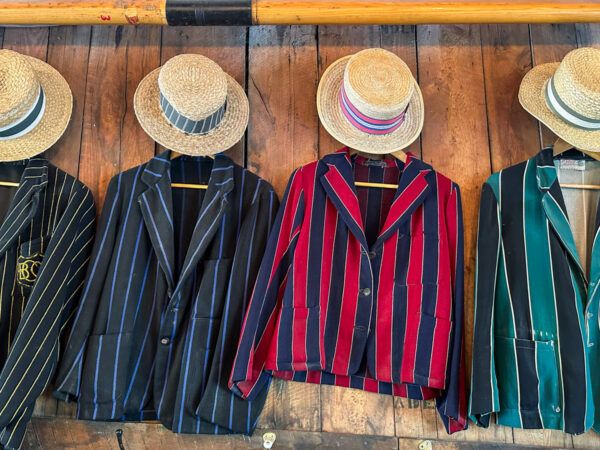 bunte Uniformen zum Punting