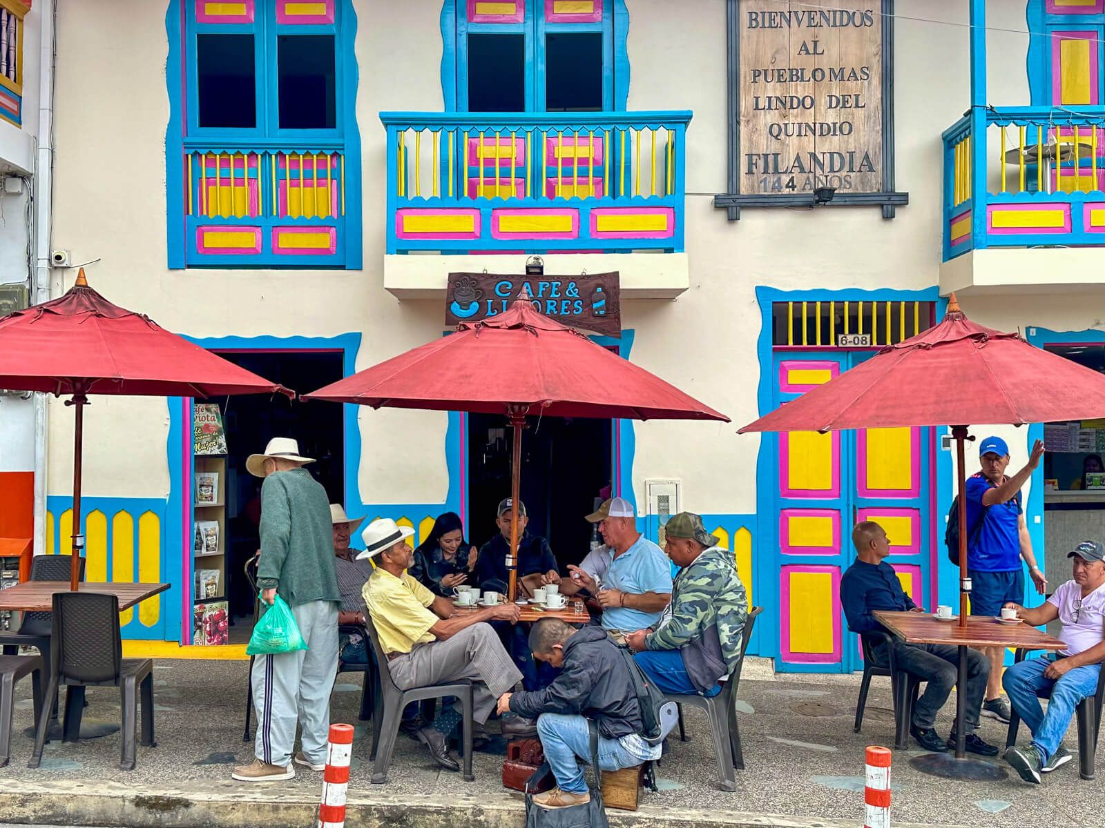 Männer in einem Café