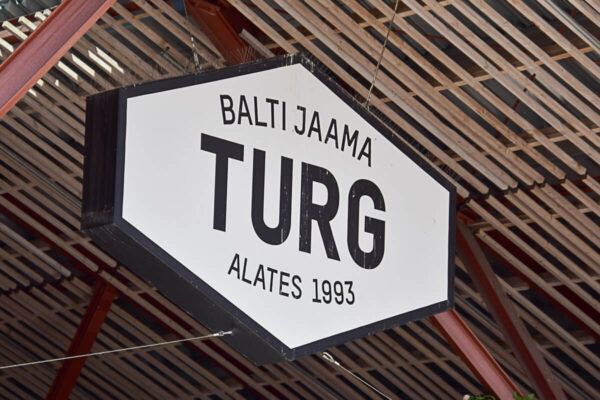 Schild mit der Aufschrift: Balti Jaama Turg