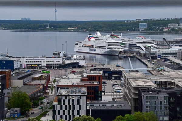 Blick auf den Fährhafen mit der Tallink