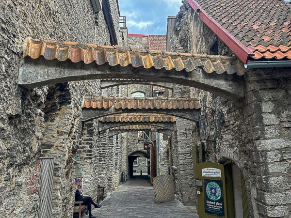 Katharinengang mit alten Bruchsteinhäusern und Durchgängen