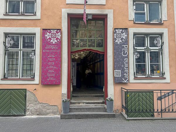 Hinweise an einem Haus auf die Katharina Gild