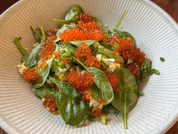 Salat mit Forellenkaviar