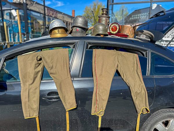 Flohmarkt-Stand mit Sowjet-Memorabilia